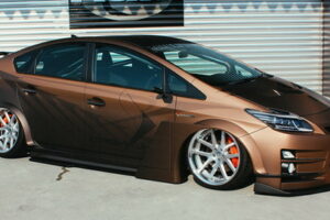 Kuhl Racing แหวกแนวทำ Toyota Prius โฉมสปอร์ตเต็มรูปแบบ
