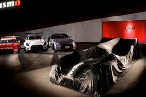 Nissan เปิดตัว "GT-R LM Nismo" สำหรับการแข่งขัน 2015 Le Mans 24 Hours
