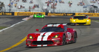 รถแข่ง Dodge Viper GTS-R พร้อมทำสีแดง-ขาวสุดคลาสสิกอีกครั้ง