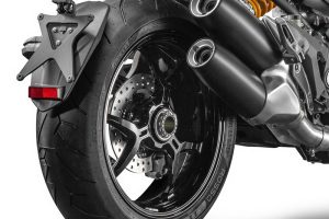 Ducati Monster 1200 S VS. KTM 1290 Super Duke R