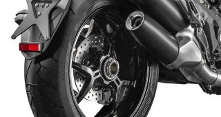 Ducati Monster 1200 S VS. KTM 1290 Super Duke R