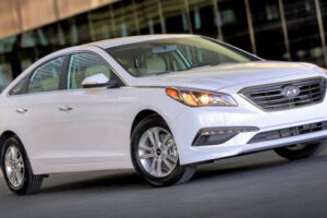 2015 Hyundai Sonata แบบ Eco พร้อมเครื่องยนต์ขนาด 1.6 ลิตรกำลัง 177 แรงม้า