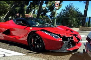 สื่อทวิตเตอร์รายงานรถแบบ "Ferrari LaFerrari" ประสานงาเต็มๆใน Monaco