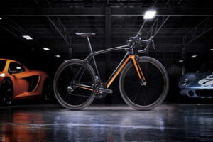 McLaren และ Specialized เปิดตัวจักรยานรุ่นพิเศษราคากว่า 20,000 ดอลล่าร์