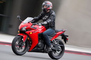 Honda CBR500R บิ๊กไบค์ไซค์กลางขับขี่นุ่มนวล