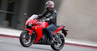 Honda CBR500R บิ๊กไบค์ไซค์กลางขับขี่นุ่มนวล