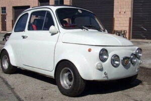 รถแบบ "1970 Fiat 500 Abarth" รุ่นแต่งพิเศษถูกนำขายผ่านทาง eBay