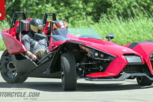 เปิดตัวรีวิวรถแบบ "2015 Polaris Slingshot" 3 ล้อเทพแห่งยุคอนาคต