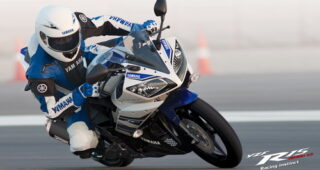 Yamaha YZF R15 สายเลือดตัวเเรงจากสนามเเข่ง