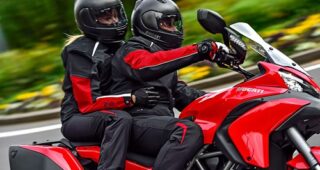 Ducati Multistrada 1200 S Touring D-air Red Runner รถที่พร้อมเดินทางไปกับคุณ