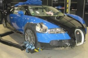 เปิดประมูล Bugatti Veyron ราคาถูกสุดในโลกแต่สภาพพังยับเยิน