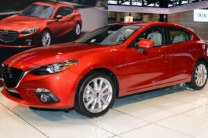 ในที่สุดรถแบบ Mazda 3 รุ่นใหม่ก็มาพร้อมเกียร์แบบกระปุกอีกครั้ง