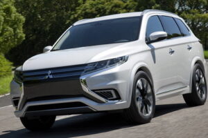 Mitsubishi เปิดตัวภาพ "Outlander PHEV Concept S" ก่อนแสดงจริงในงานที่ Paris