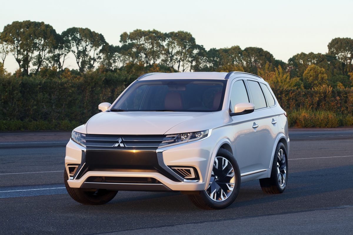 Мицубиси аутлендер 2021 года. Митсубиси Аутлендер PHEV. Mitsubishi Outlander PHEV. Новый Митсубиси Аутлендер. Новый митсубишиауилендер.