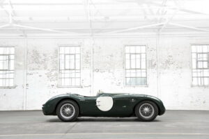 Jaguar เปิดงานให้เยี่ยมชมและทดสอบขับรถสปอร์ตคลาสสิกระดับตำนานนับสิบรุ่น