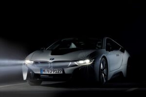 BMW i8 เฉิดฉายบนสุดยอดรันเวย์ระดับประเทศ
