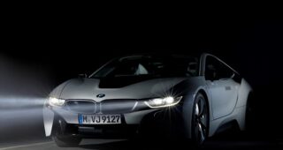 BMW i8 เฉิดฉายบนสุดยอดรันเวย์ระดับประเทศ