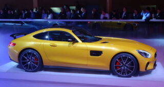 เปิดตัวรถแบบ Mercedes-AMG GT ในประเทศเยอรมันท้าชนราคากับ Porsche 911 C4S