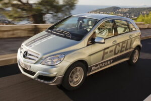 เผยรถพลังงานทางเลือกแบบ "Mercedes’ B-Class F-Cell" ทดสอบไปแล้วกว่า 300,000 กิโลเมตร