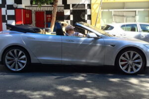 เปิดตัว "Tesla Model S" ในสหรัฐอเมริกาพร้อมส่งออกไปยังจีนในรุ่นปรับปรุง