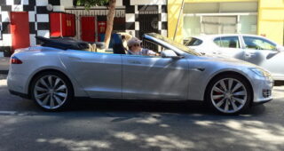 เปิดตัว "Tesla Model S" ในสหรัฐอเมริกาพร้อมส่งออกไปยังจีนในรุ่นปรับปรุง