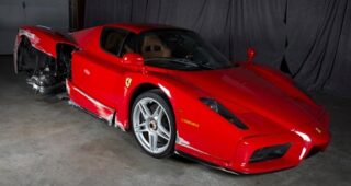 2003 Ferrari Enzo ขายเพียง $376,000 แต่รายการซ่อมยาวเหยียด