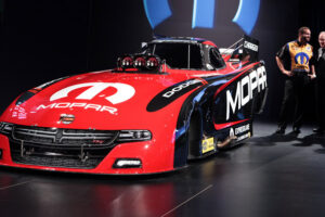 Mopar เปิดตัวรถสปอร์ต "2015 Charger R/T Drag" รุ่นใหม่สุดแรงในงานที่ SEMA Show