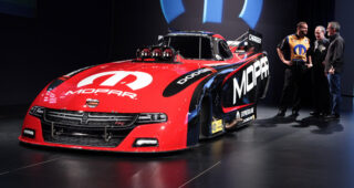 Mopar เปิดตัวรถสปอร์ต "2015 Charger R/T Drag" รุ่นใหม่สุดแรงในงานที่ SEMA Show
