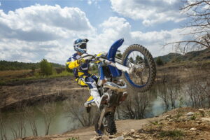 HUSABERG TE 300  ควันขาวท่องโลก ทุ่งหญ้าและป่าเขา