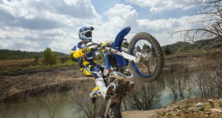 HUSABERG TE 300 ควันขาวท่องโลก ทุ่งหญ้าและป่าเขา