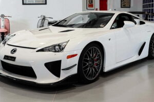 Lexus LFA Nurburging Edition มือสองพร้อมขายแล้ว ในราคา $ 700,000