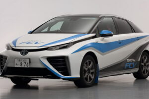 Toyota FCV เข้าร่วมทดสอบเป็นเซฟตี้คาร์ในการแข่งขัน  Japanese Rally