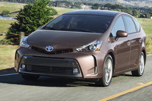 2015 Toyota Prius v อัพเดทแล้วเริ่มต้นที่โฉมยุโรปก่อน