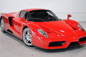 เปิดประมูลขายรถสปอร์ต "Ferrari Enzo" วิ่งน้อย สภาพสวย