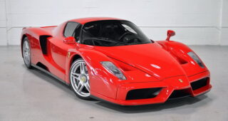 เปิดประมูลขายรถสปอร์ต "Ferrari Enzo" วิ่งน้อย สภาพสวย