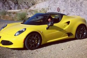 Alfa Romeo เผยรถสปอร์ตแบบ "4C Spider" ตัวจริงใกล้ผลิตเต็มทีแล้ว