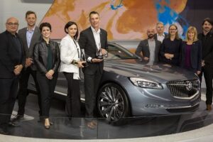 ทีมนักออกแบบ GM INTERNATIONAL ผนึกกำลังสร้างสรรค์รถต้นแบบคว้ารางวัลจากงาน Detroit Auto Show