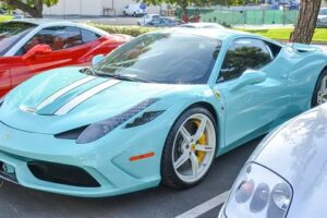 พบรถ Ferrari 458 Speciale ในสีแบบ Tiffany Blue สุดแหวกแนว