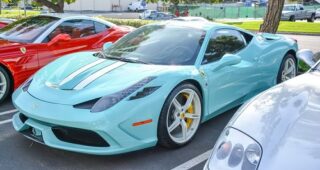 พบรถ Ferrari 458 Speciale ในสีแบบ Tiffany Blue สุดแหวกแนว
