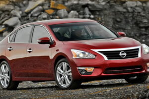 Mitsubishi เตรียมจับมือ Nissan ในการทำรถเก๋งรุ่นใหม่