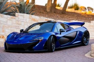 เปิดตัวสปอร์ตสุดหรู McLaren P1 ในสีน้ำเงินเข้ม สุดสะดุดตา