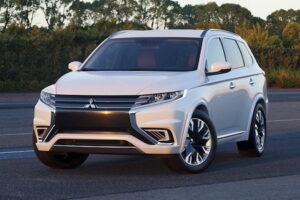 ตัวแทน Mitsubishi เผยขอดีเลย์การเปิดตัวรถแบบ " Outlander PHEV " ออกไปก่อน