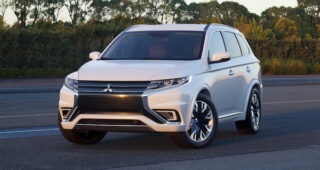 ตัวแทน Mitsubishi เผยขอดีเลย์การเปิดตัวรถแบบ " Outlander PHEV " ออกไปก่อน