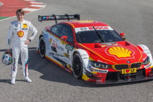 BMW เปิดตัวรถแบบ "M4 DTM Racecars" กว่า 8 คันสำหรับแข่งขันในปี 2015