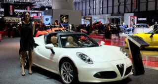 พาชมภาพสวยงามรวมเหล่าพริตตี้ในงาน geneva auto show