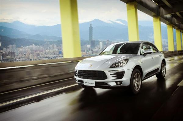 Porsche คว้า 2 รางวัล “Car of The Year 2015” ตอกย้ำความเป็นที่สุดของรถสปอร์ตหรู