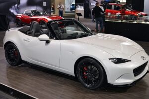 Mazda เปิดตัวรถแบบ "2016 MX-5 Club Edition" รุ่นพิเศษ