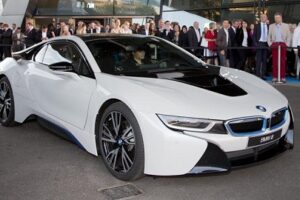 ขายดีมาก! BMW เพิ่มกำลังการผลิตเจ้า "i8 Hybrid" เป็น 2 เท่า