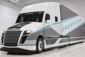 Daimler เปิดตัว "Freightliner SuperTruck" รถบรรทุกสุดประหยัด