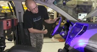 GM ใช้เลเซอร์วิเคราะห์รถคู่แข่งและสร้างความเชื่อมั่นคุณภาพรถเชฟโรเลต